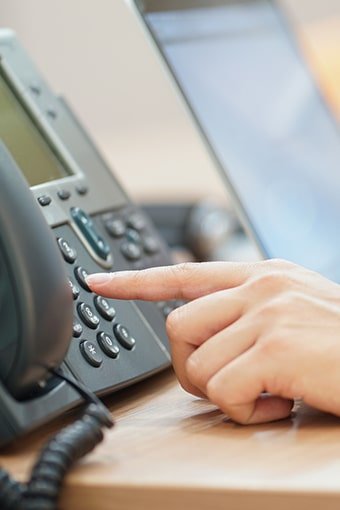 the-ultimate-guide-to-hosted-phone-systems